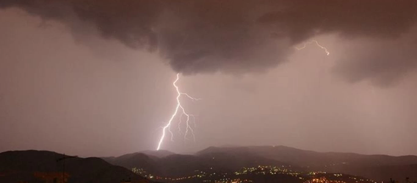 Καιρός: Βροχές, καταιγίδες και σκόνη